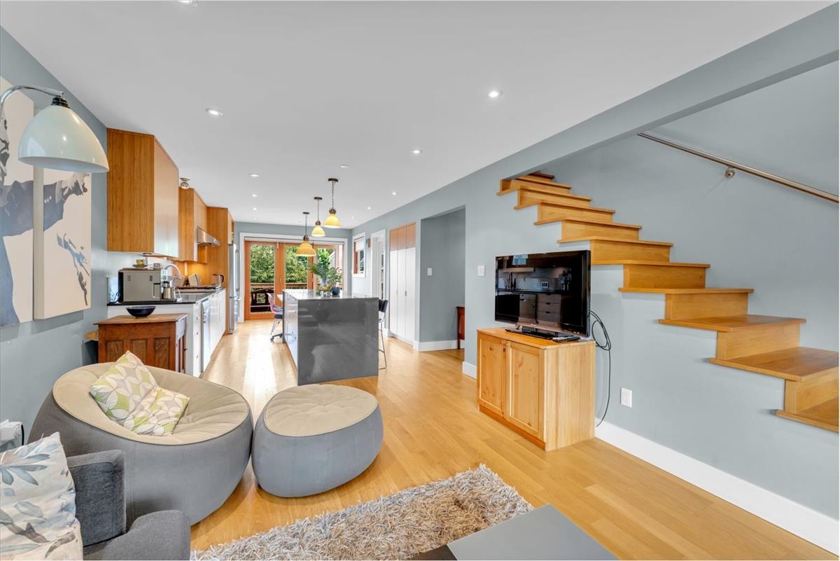 Walk-In Closet Photo of 57 W 17th Avenue, Vancouver, BC