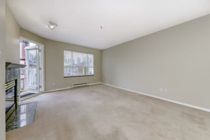 304 13955 Laurel Drive, Surrey, BC, Surrey — Apartment/Condo for sale
