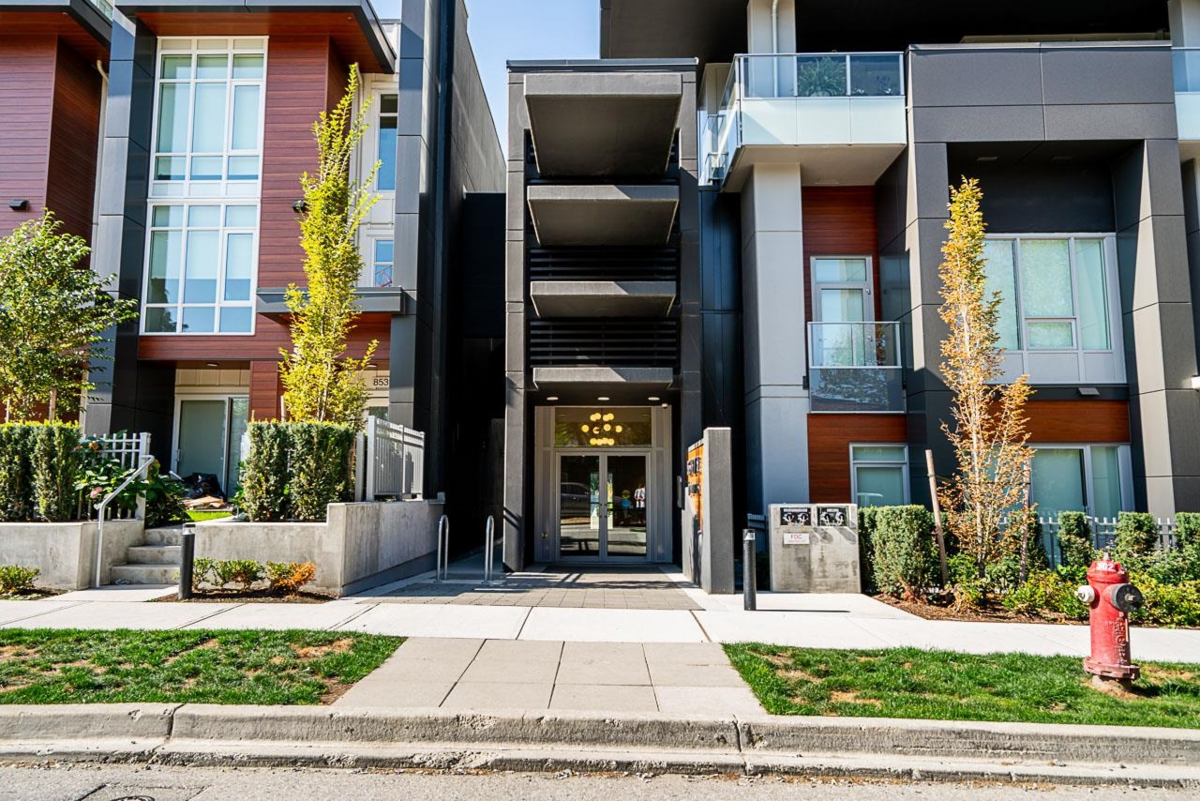Living Room Photo of 2503 8551 201 Street, Langley, BC