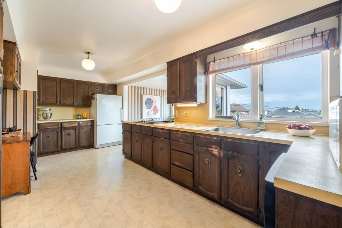 Breakfast Nook Photo of 349 Midlothian Street, Vancouver, BC