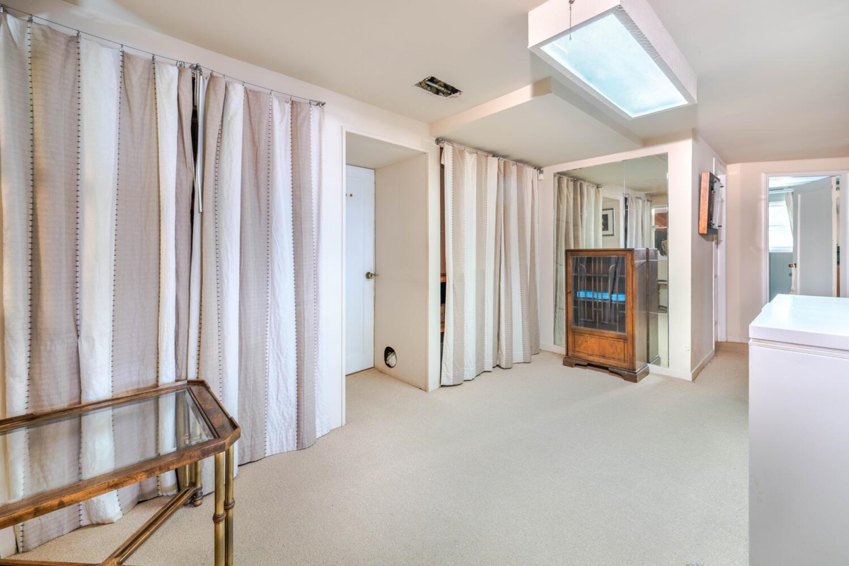 Mudroom Photo of 349 Midlothian Street, Vancouver, BC