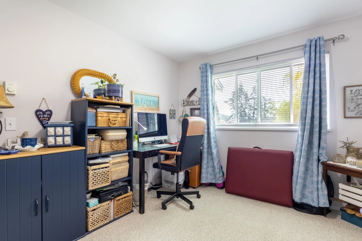 Basement Recreation Room Photo of 2 765 School Road, Gibsons, BC