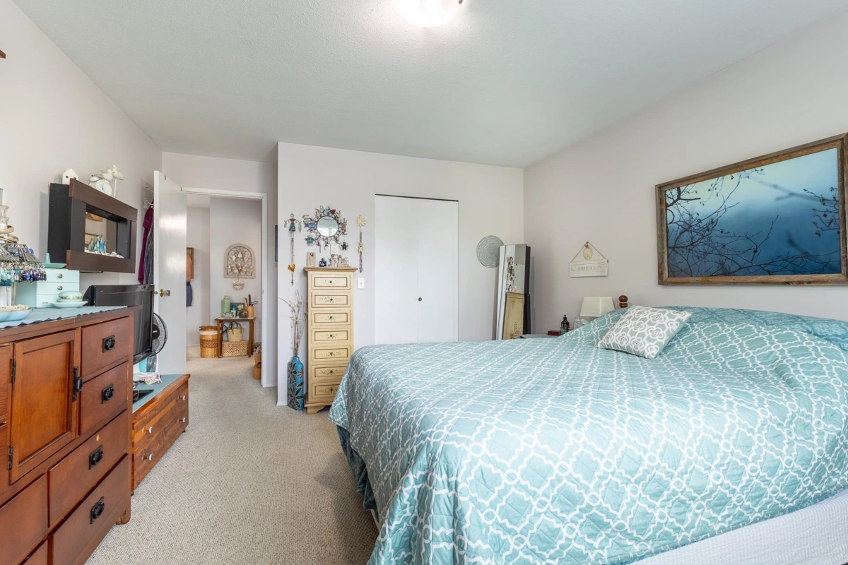 Entry Foyer Photo of 2 765 School Road, Gibsons, BC