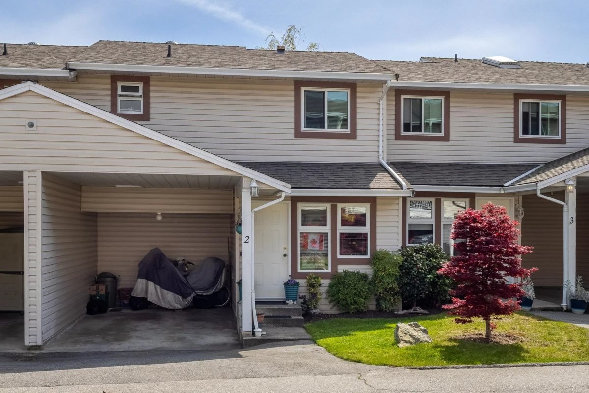 Front Yard Photo of 2 765 School Road, Gibsons, BC