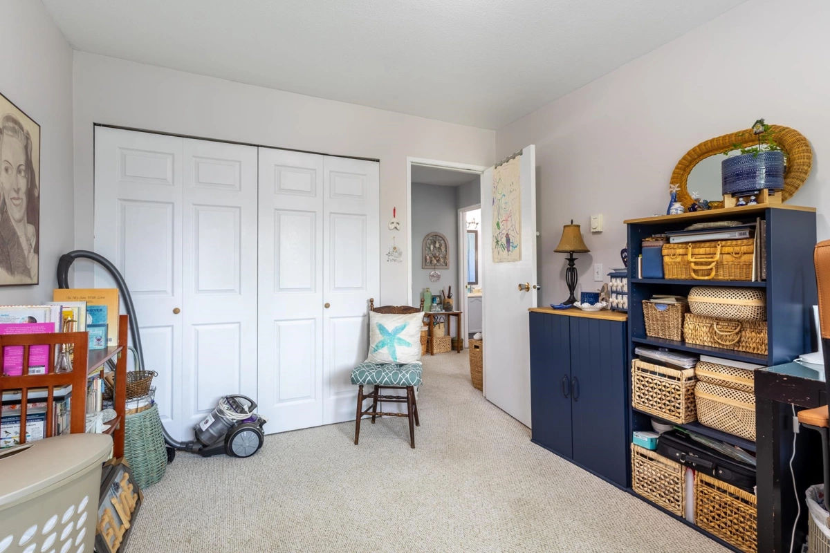 Laundry Room Photo of 2 765 School Road, Gibsons, BC