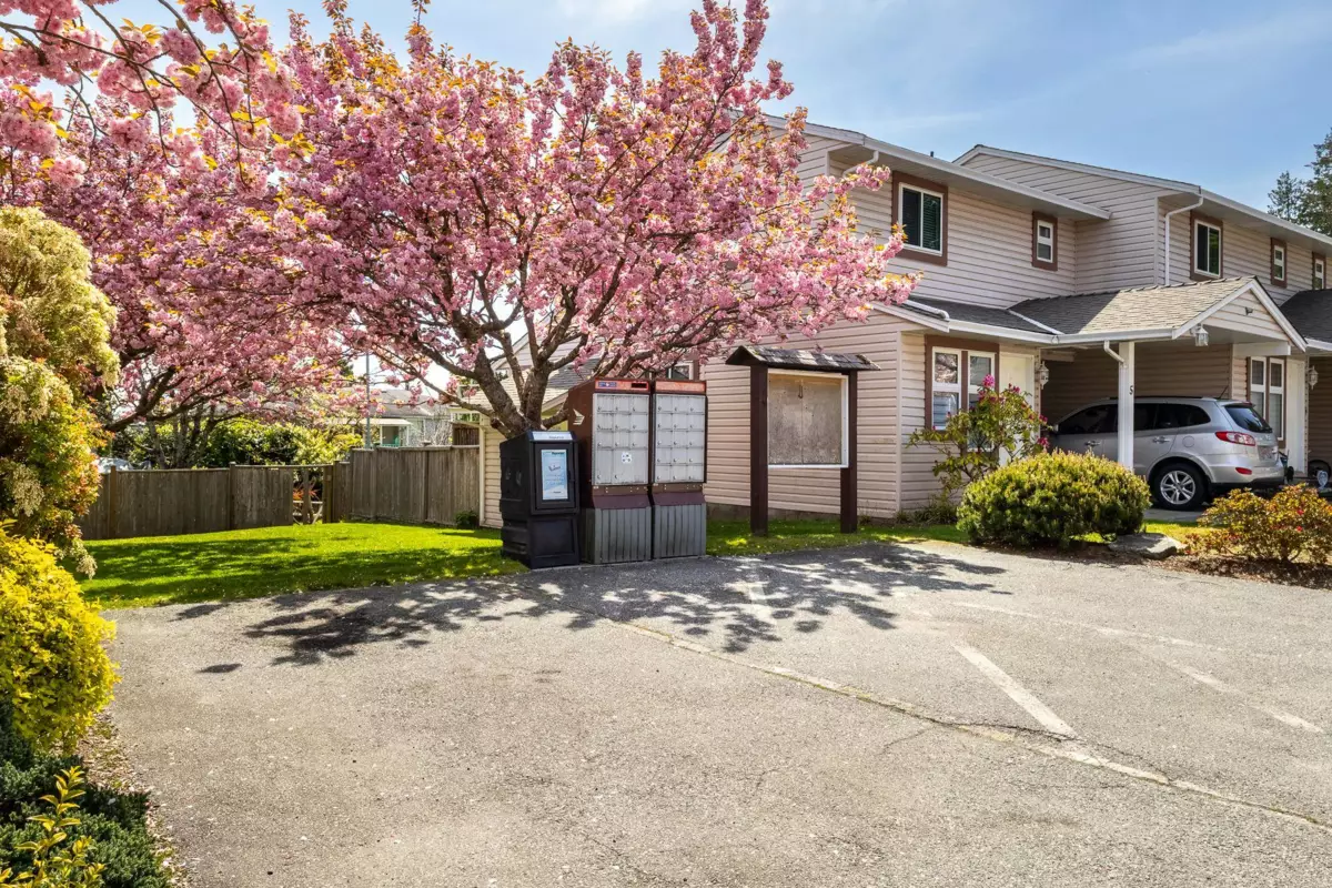 Swimming Pool Photo of 2 765 School Road, Gibsons, BC