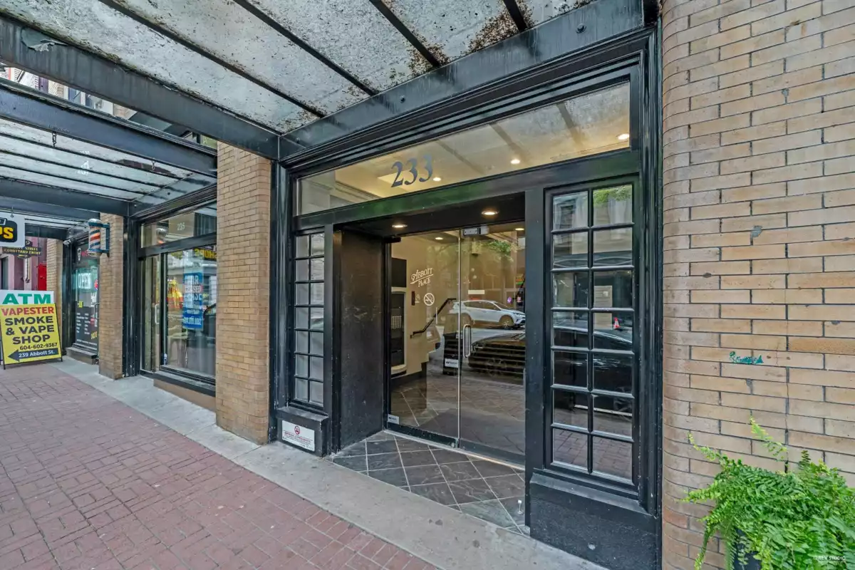 Family Room Photo of 301 233 Abbott Street, Vancouver, BC