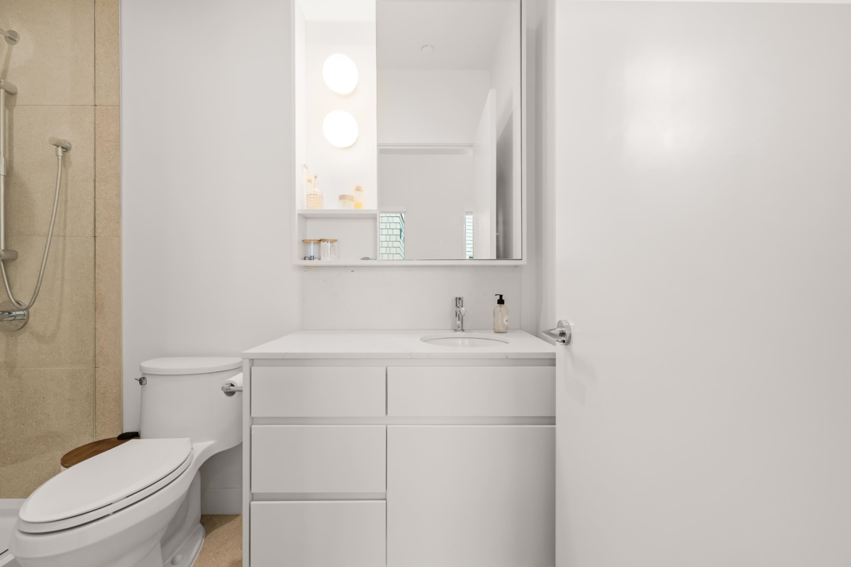 Entry Foyer Photo of 26 6340 Market Avenue, Tsawwassen, BC