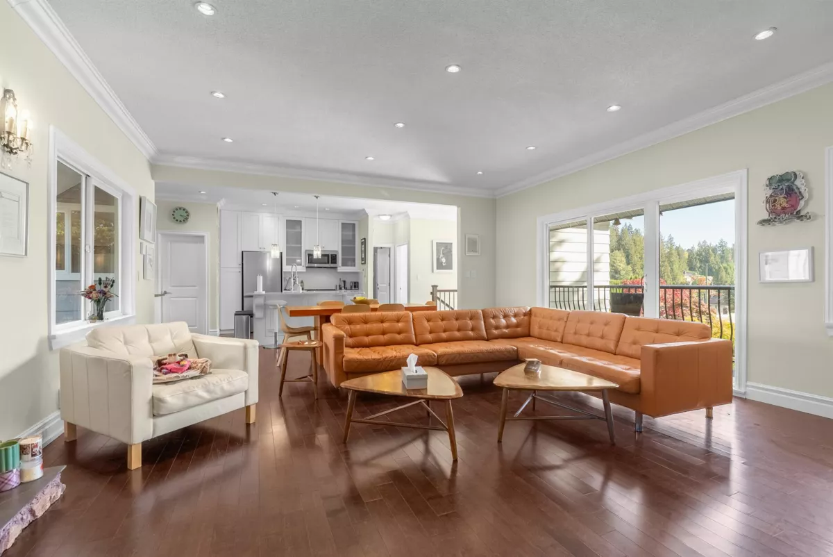 Breakfast Nook Photo of 324 E 24th Street, North Vancouver, BC