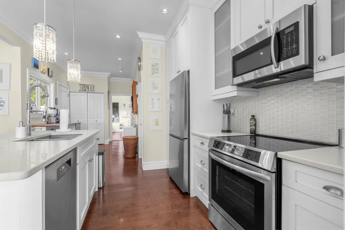 Dining Area Photo of 324 E 24th Street, North Vancouver, BC