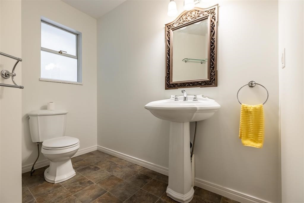Kitchen Island Photo of 7732 Pintail Street, Mission, BC