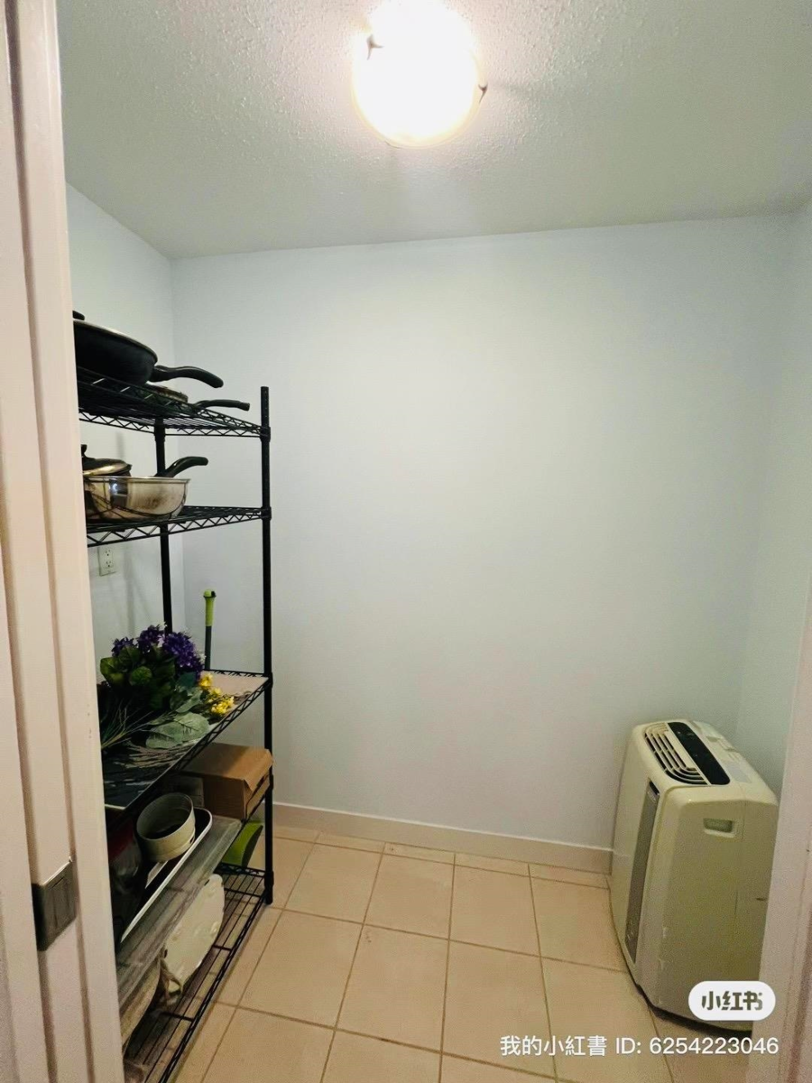 Kitchen Island Photo of 601 1408 Strathmore Mews, Vancouver, BC