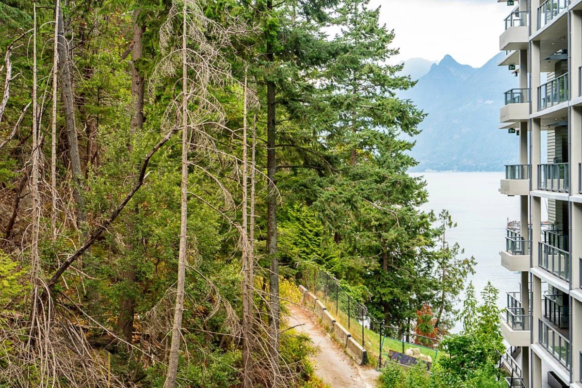 Guest Bathroom Photo of 401 6699 Nelson Avenue, West Vancouver, BC