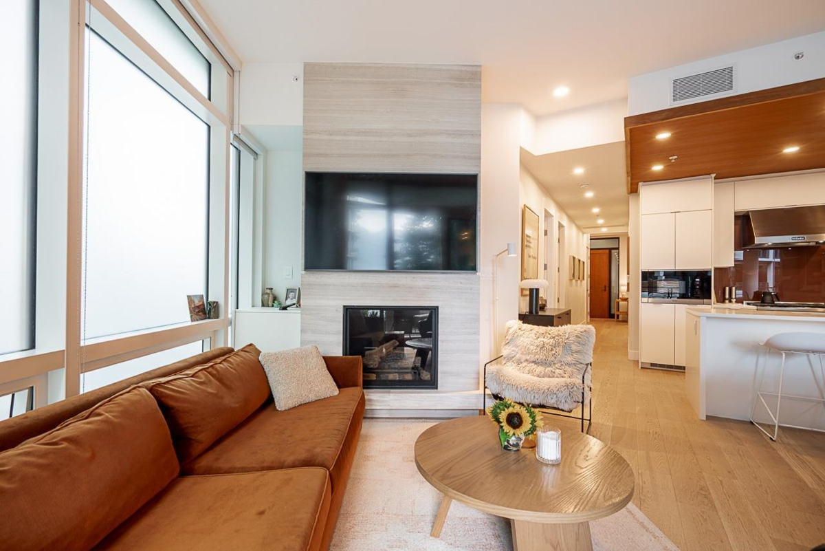 Kitchen Island Photo of 401 6699 Nelson Avenue, West Vancouver, BC