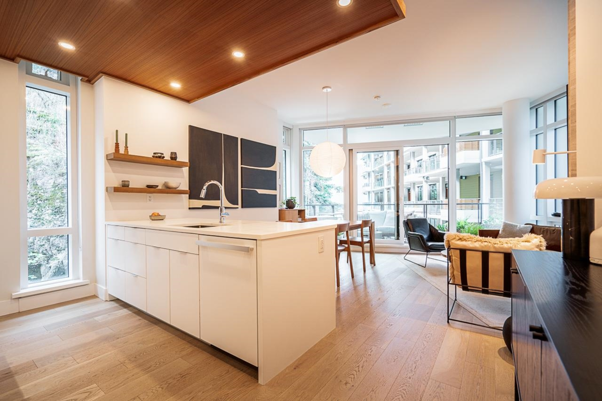 Living Room Photo of 401 6699 Nelson Avenue, West Vancouver, BC