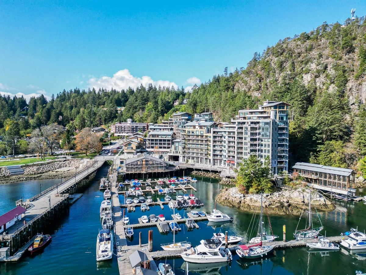 Staircase Photo of 401 6699 Nelson Avenue, West Vancouver, BC