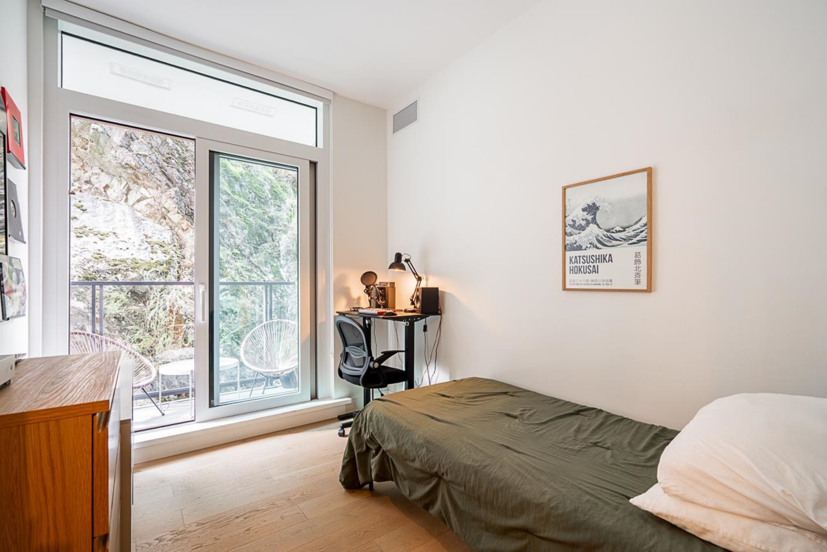 Walk-In Closet Photo of 401 6699 Nelson Avenue, West Vancouver, BC