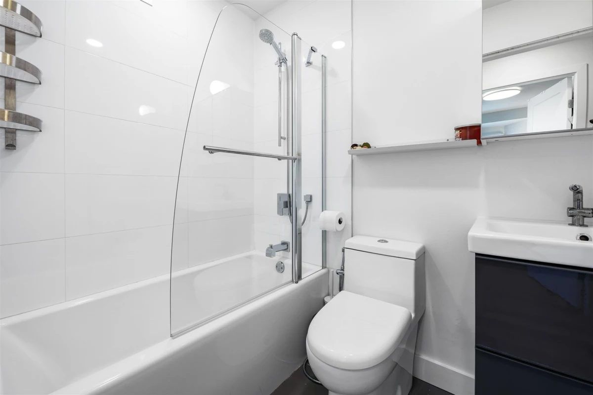 Hallway Photo of 1287 W 15th Street, North Vancouver, BC