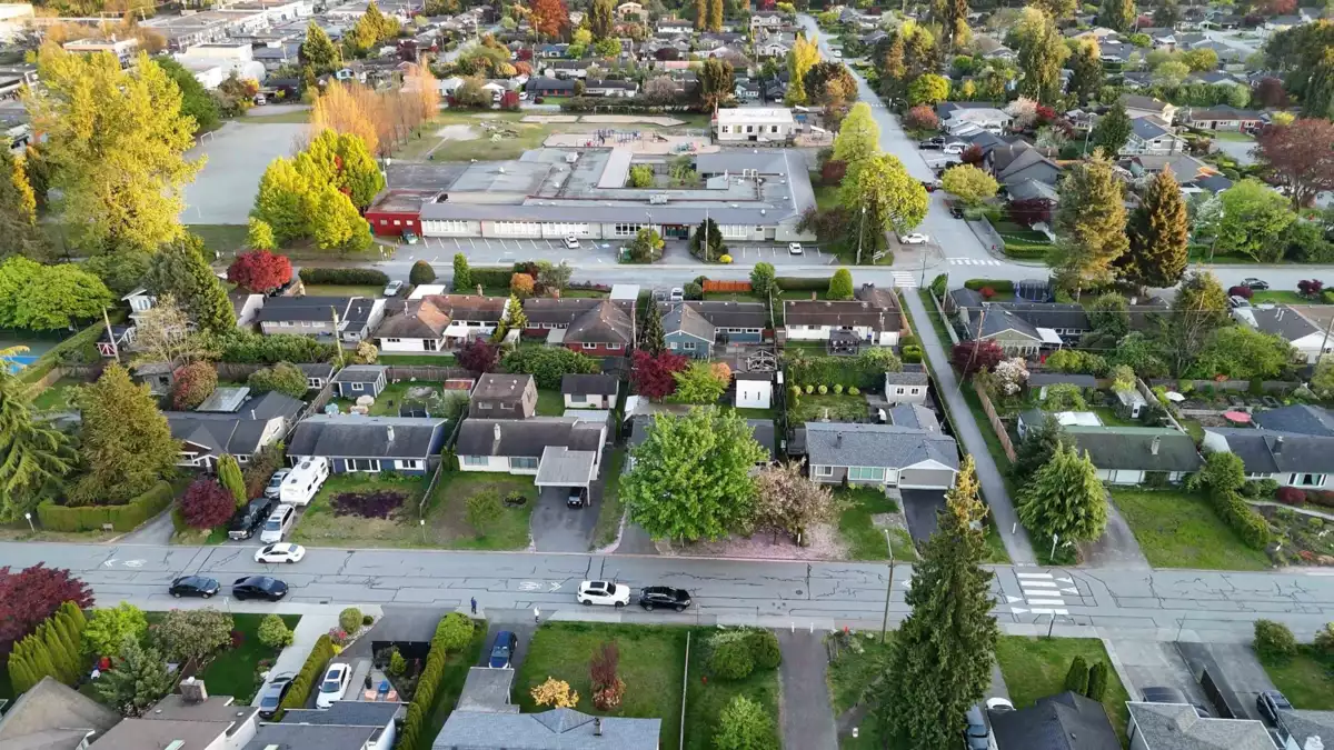 Hot Tub / Spa Photo of 1287 W 15th Street, North Vancouver, BC