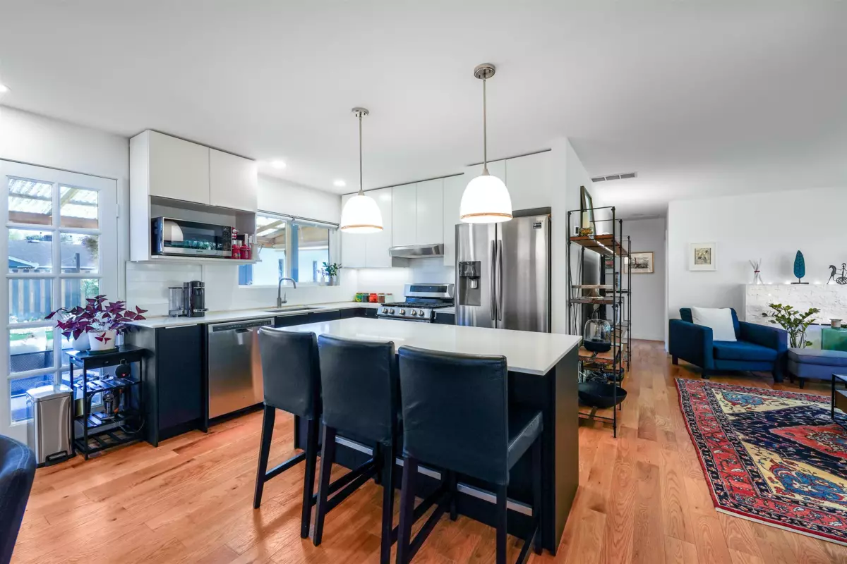 Walk-In Closet Photo of 1287 W 15th Street, North Vancouver, BC