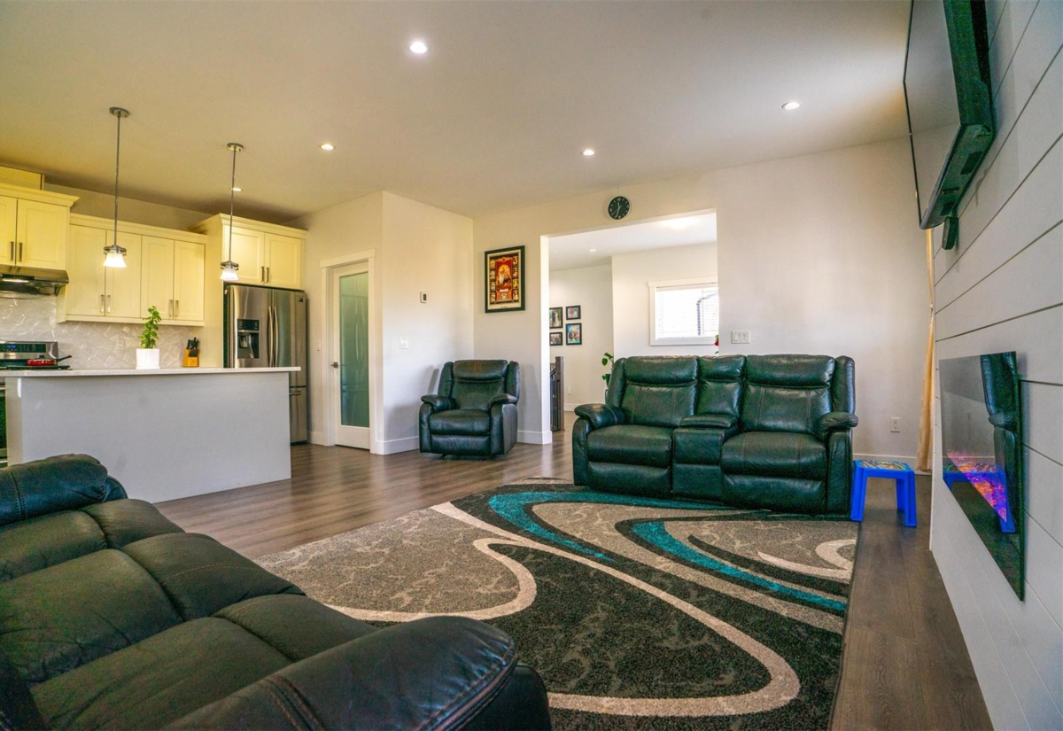 Primary Bathroom Photo of 45358 Westview Avenue, Chilliwack, BC