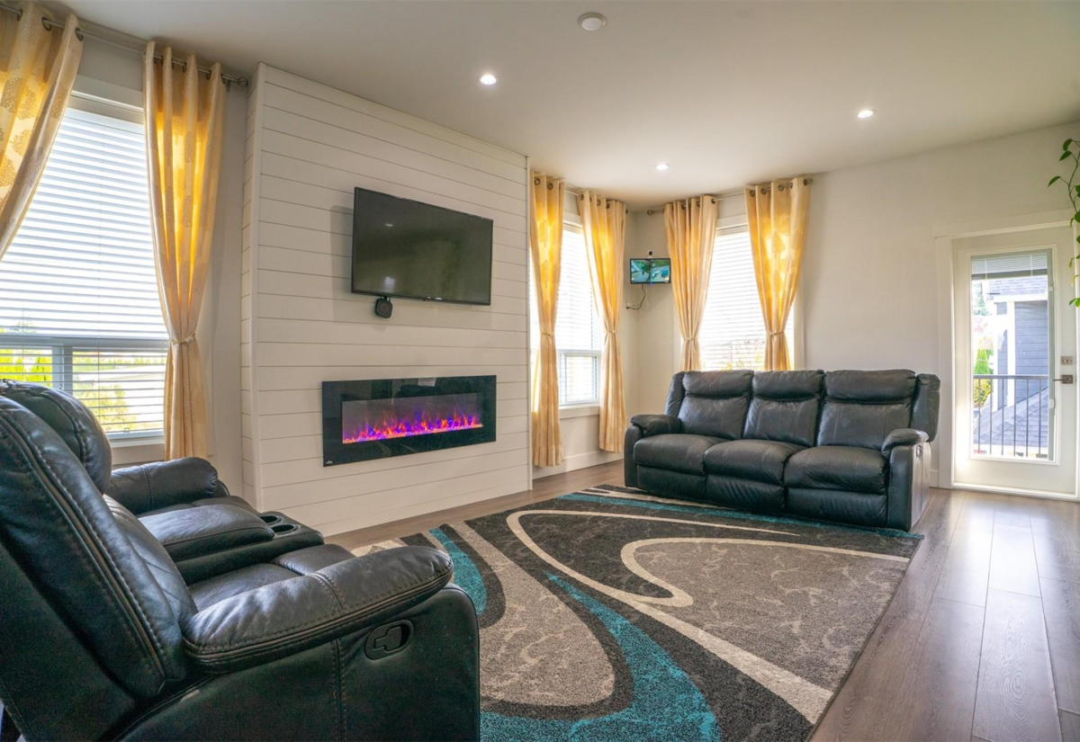 Walk-In Closet Photo of 45358 Westview Avenue, Chilliwack, BC