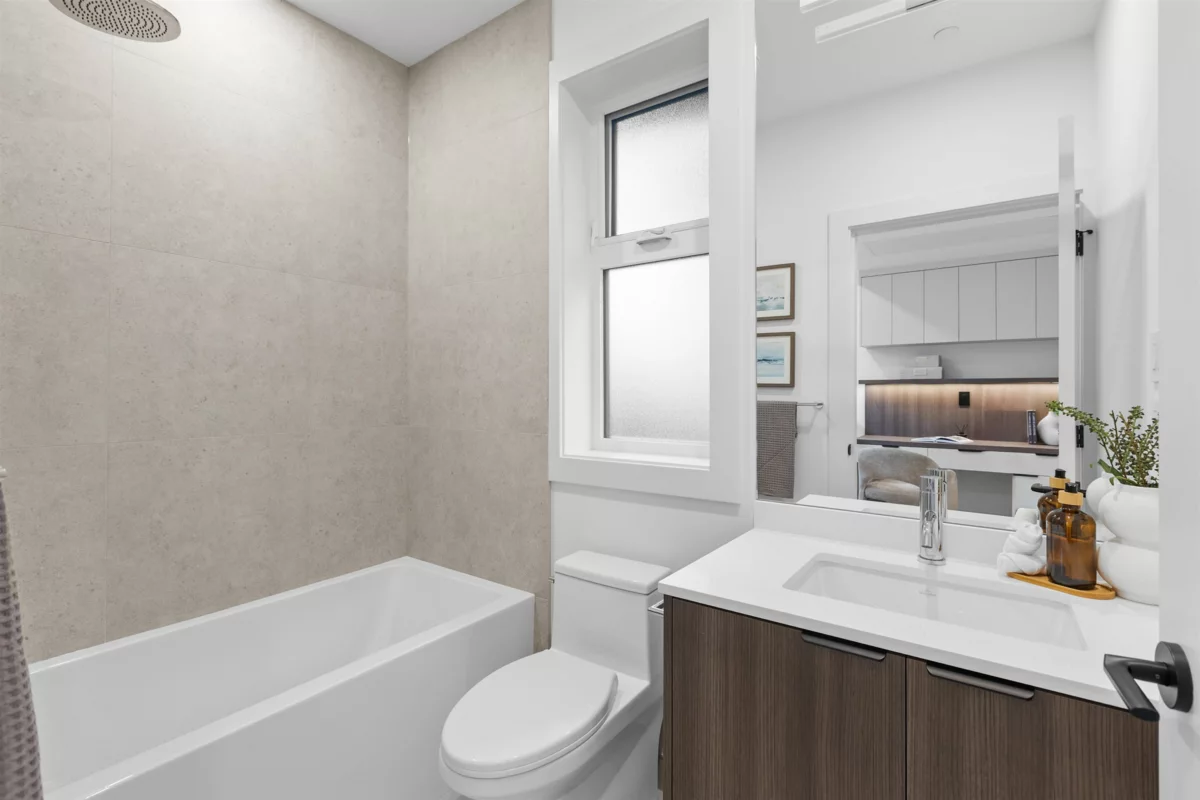 Breakfast Nook Photo of 2609 Dundas Street, Vancouver, BC