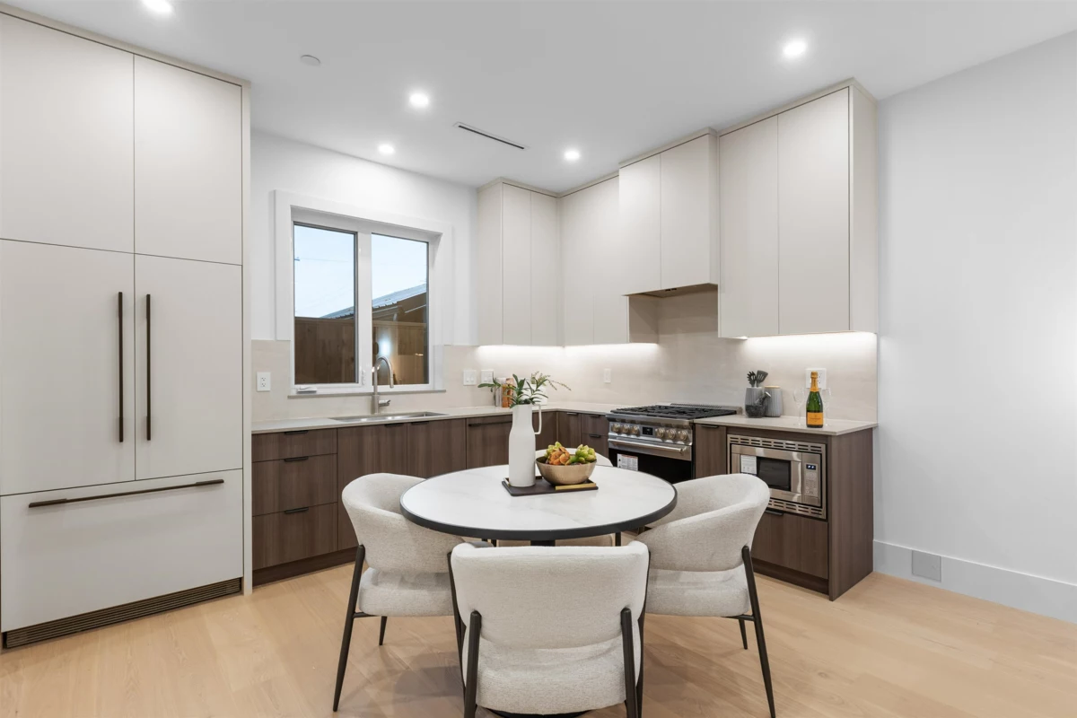 Kitchen Photo of 2609 Dundas Street, Vancouver, BC