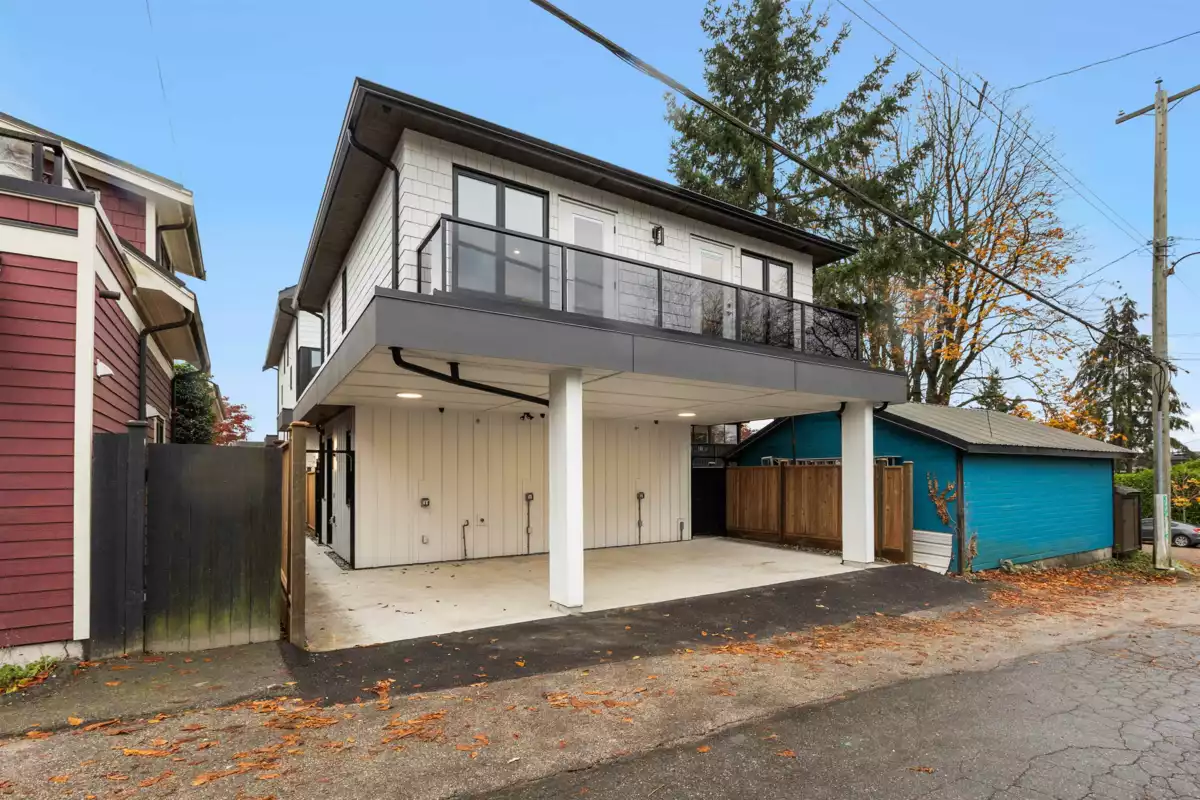 Office / Den Photo of 2609 Dundas Street, Vancouver, BC