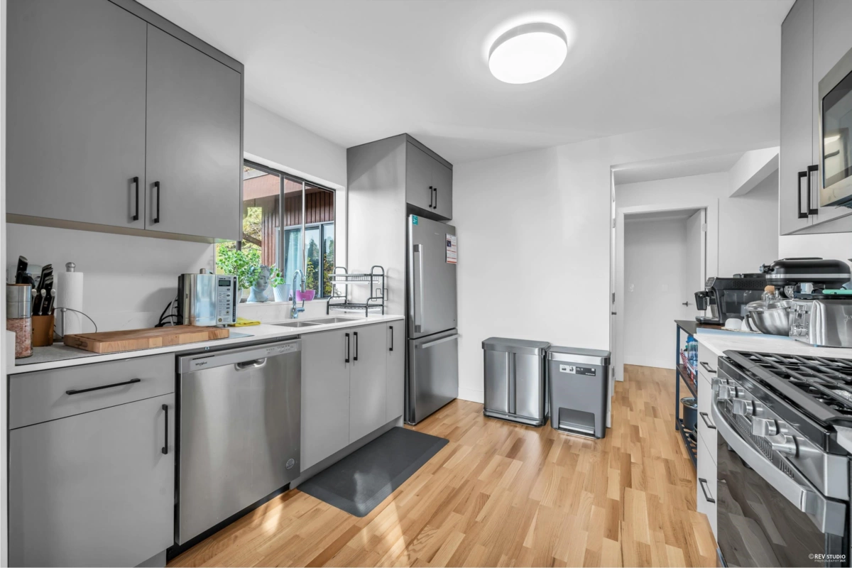 Walk-In Closet Photo of 7 Bignall Bay, Port Moody, BC