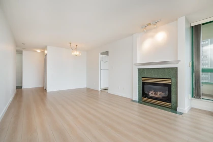 Kitchen Island Photo of 607 5899 Wilson Avenue, Burnaby, BC