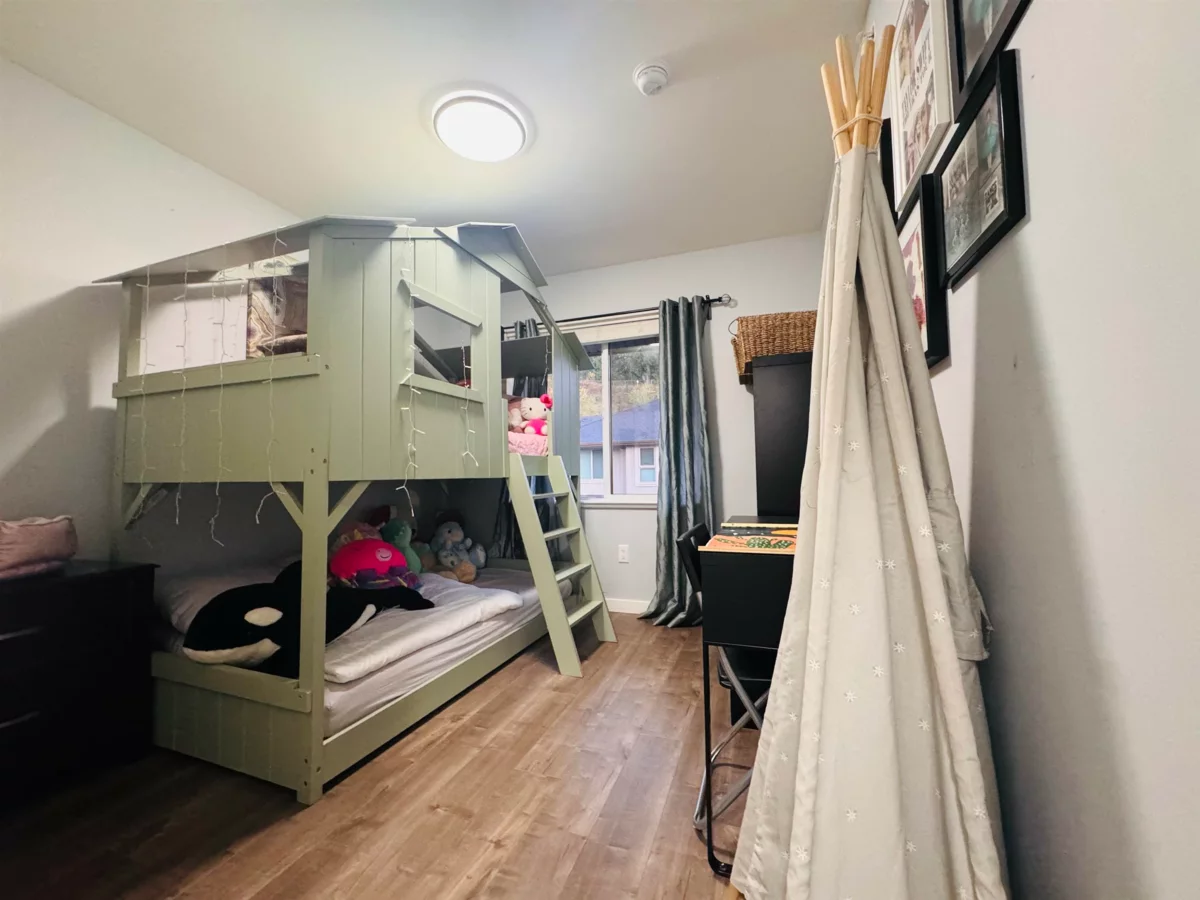 Guest Bathroom Photo of 40 10480 248 Street, Maple Ridge, BC