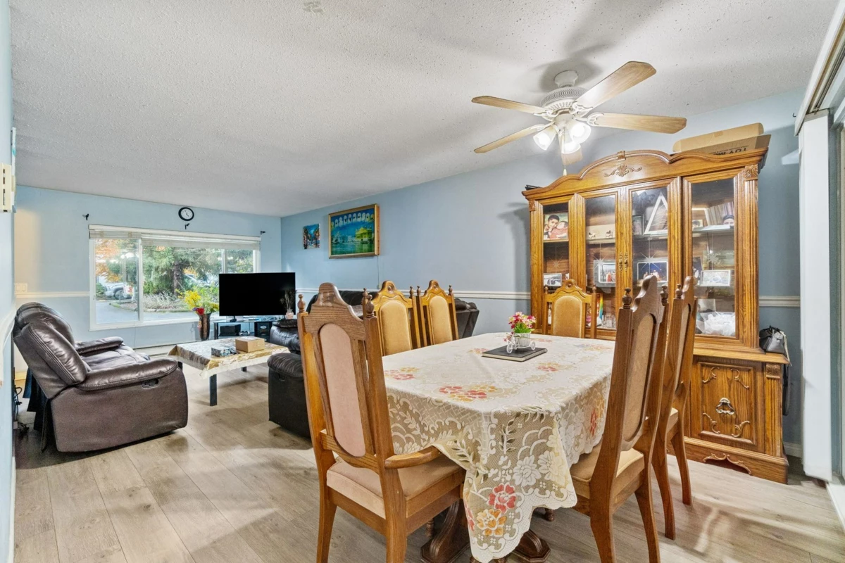 Family Room Photo of 12 32310 Mouat Drive, Abbotsford, BC