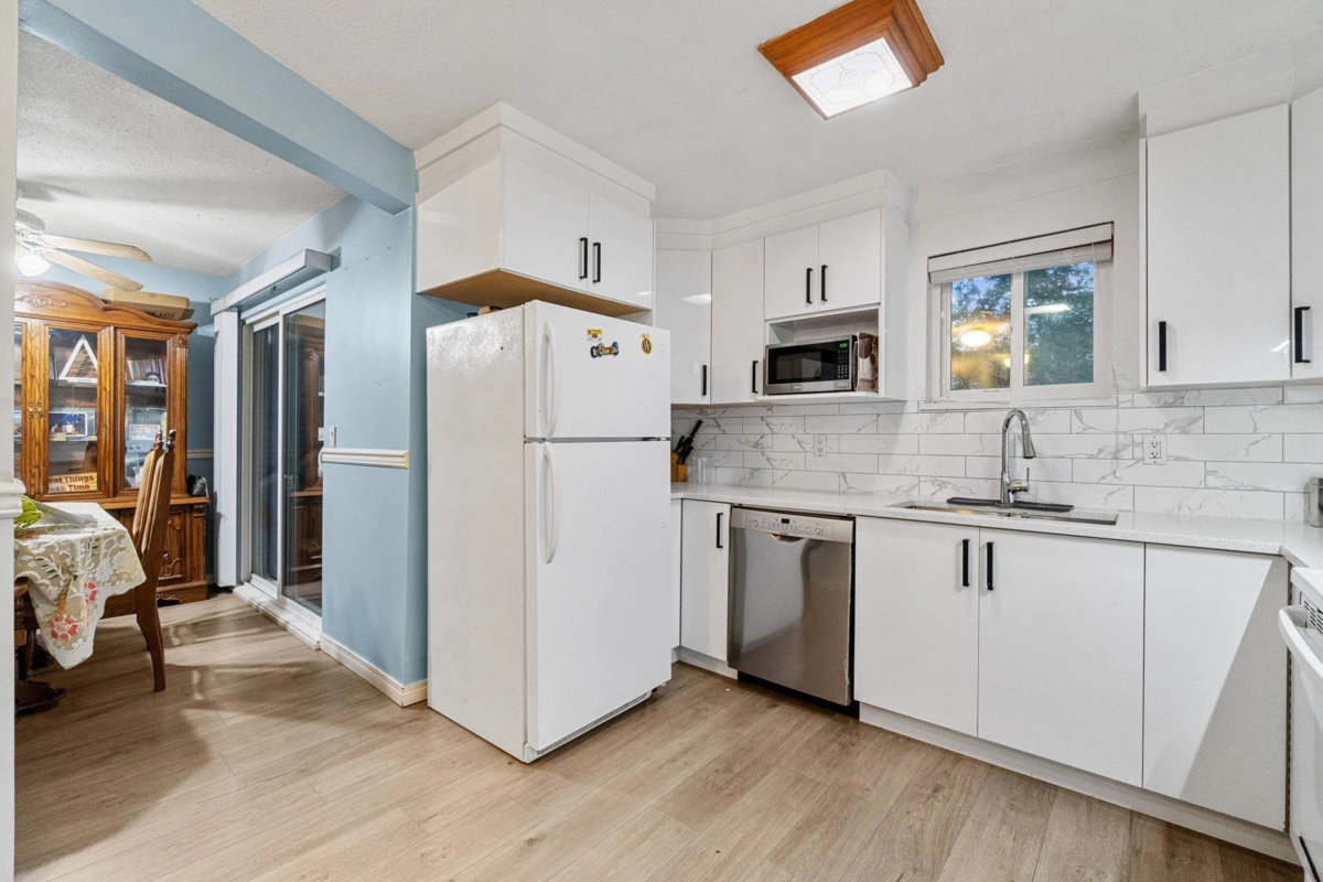Kitchen Photo of 12 32310 Mouat Drive, Abbotsford, BC