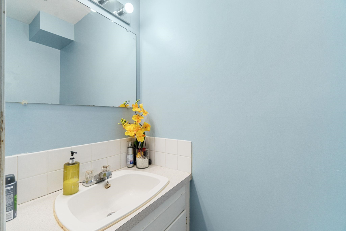 Walk-In Closet Photo of 12 32310 Mouat Drive, Abbotsford, BC