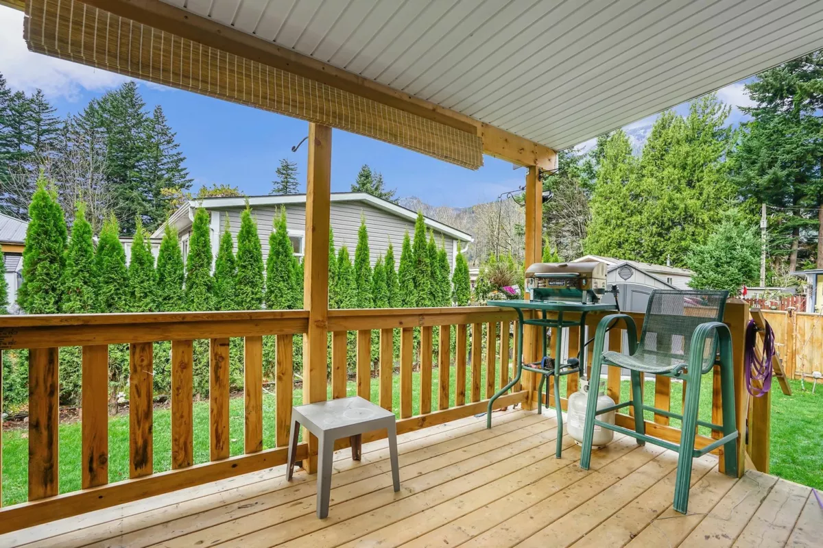 Basement Recreation Room Photo of 5 63071 Flood Hope Road, Hope, BC