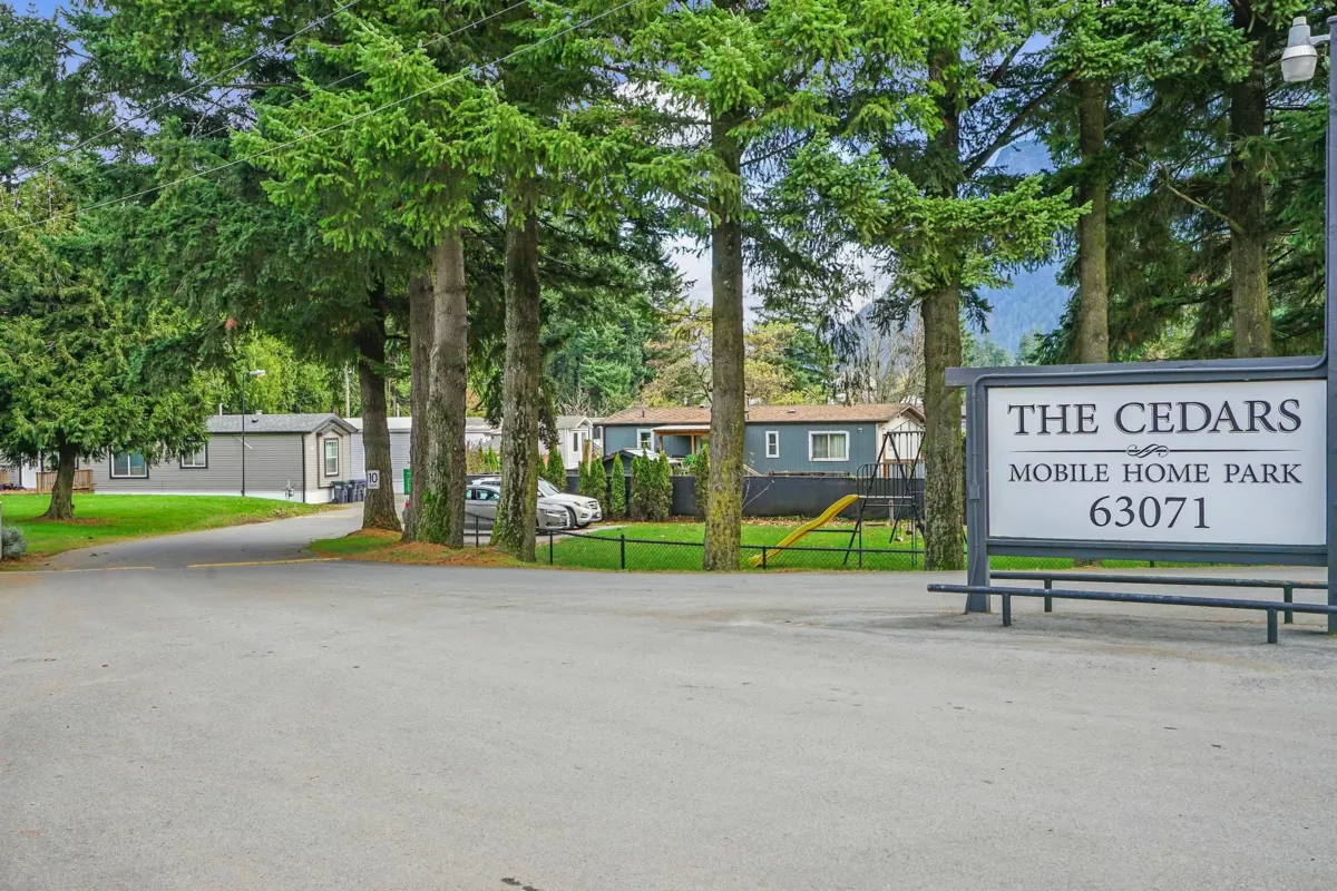 Entry Foyer Photo of 5 63071 Flood Hope Road, Hope, BC