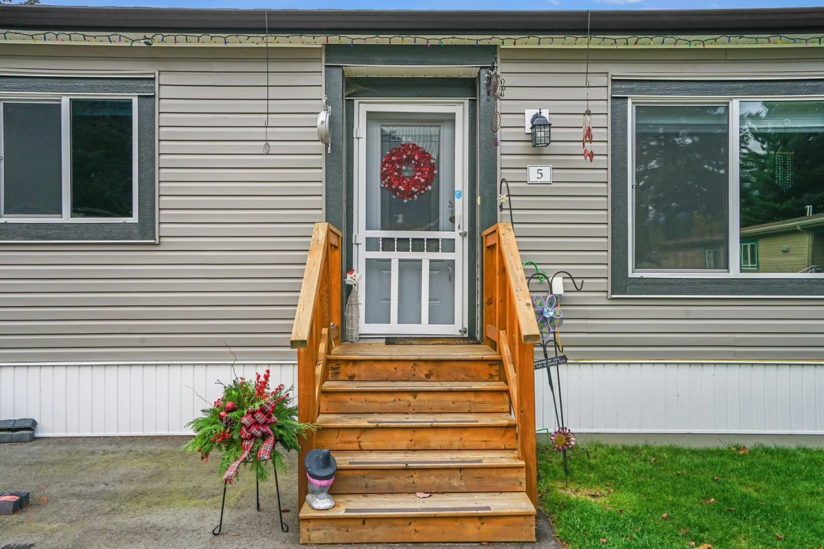 Exterior Rear Photo of 5 63071 Flood Hope Road, Hope, BC