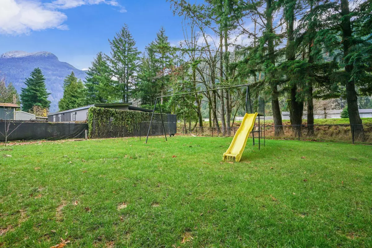 Hallway Photo of 5 63071 Flood Hope Road, Hope, BC