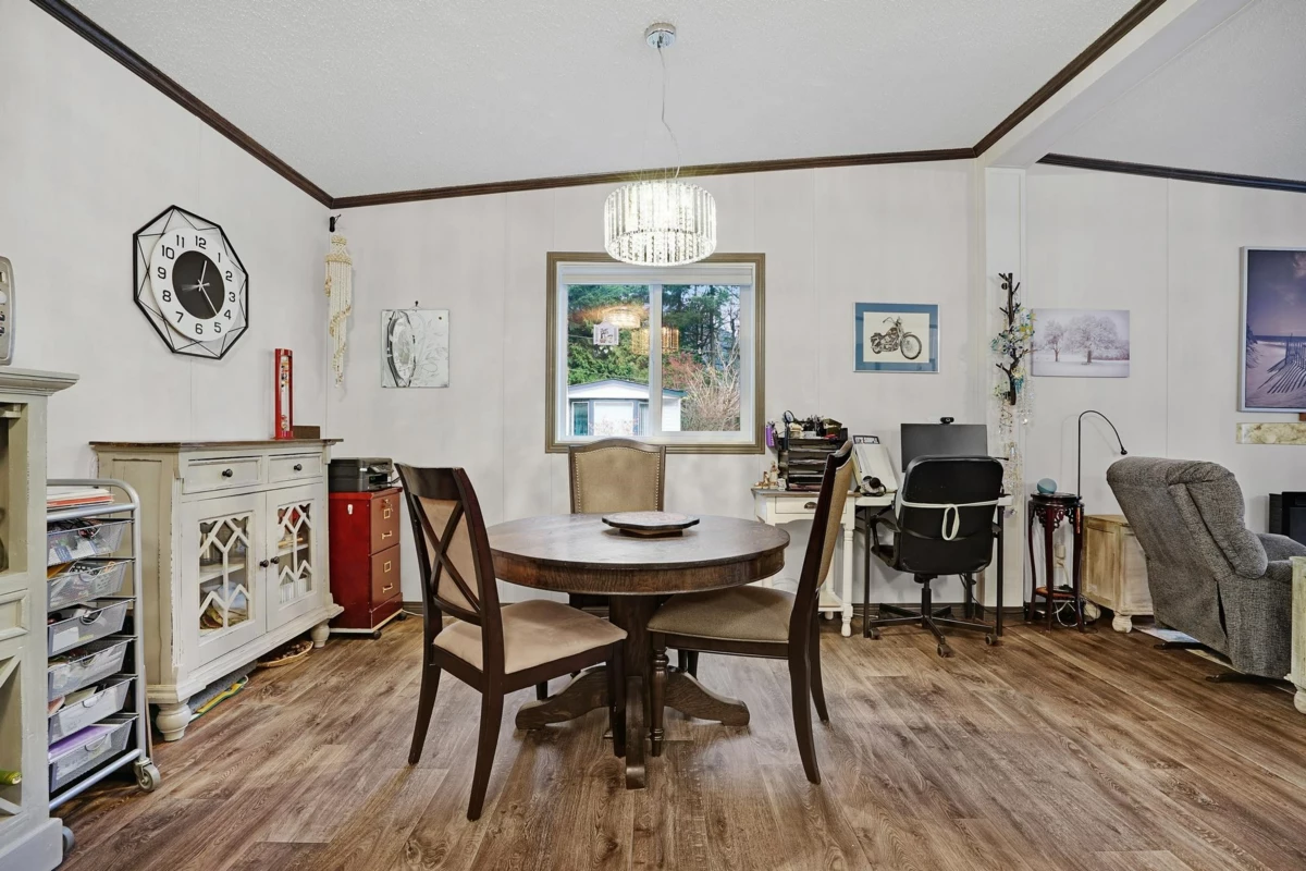 Kitchen Island Photo of 5 63071 Flood Hope Road, Hope, BC