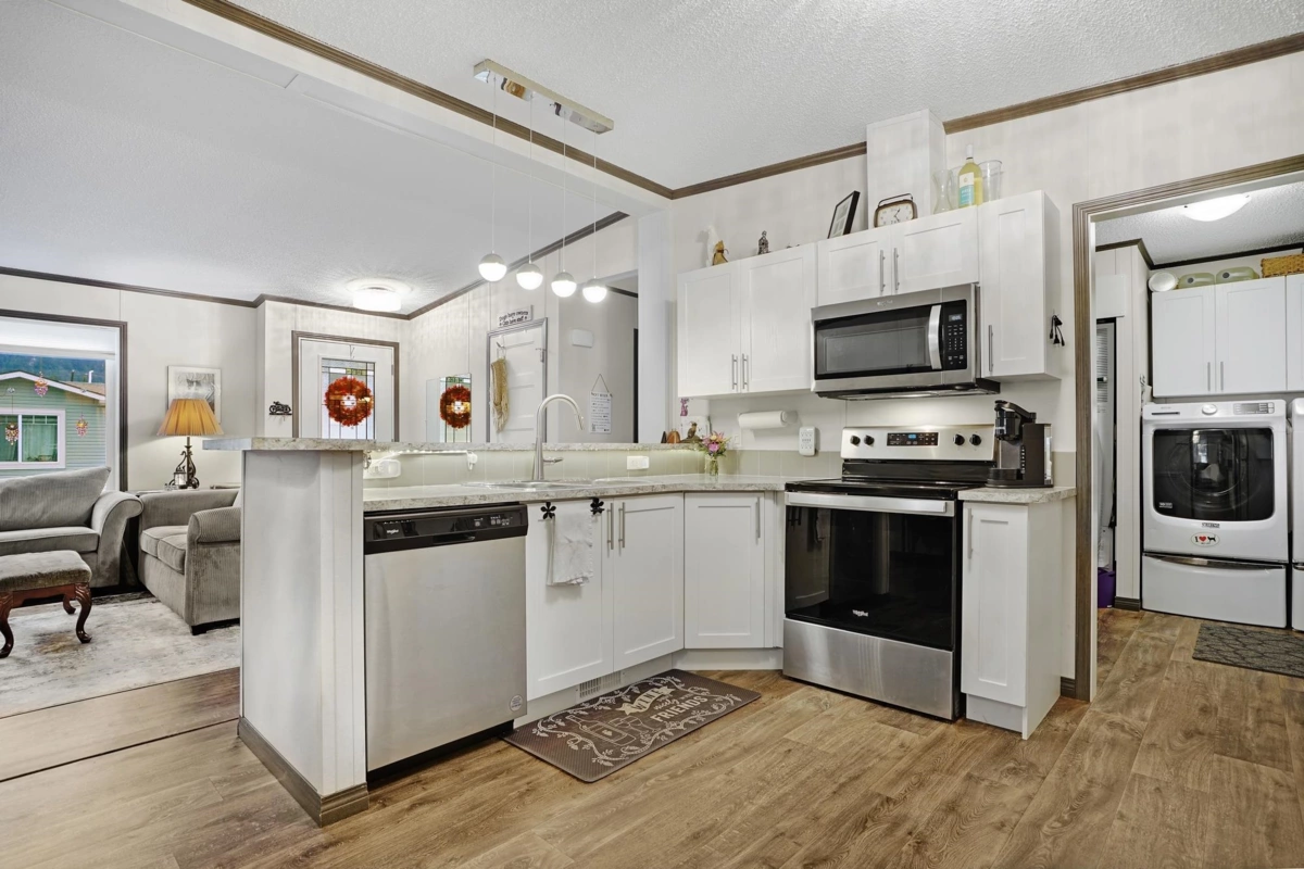 Kitchen Photo of 5 63071 Flood Hope Road, Hope, BC