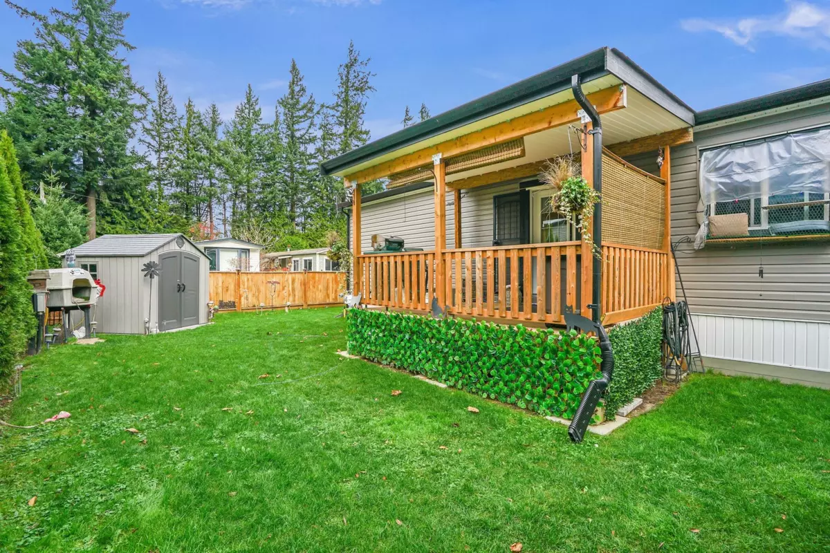 Laundry Room Photo of 5 63071 Flood Hope Road, Hope, BC