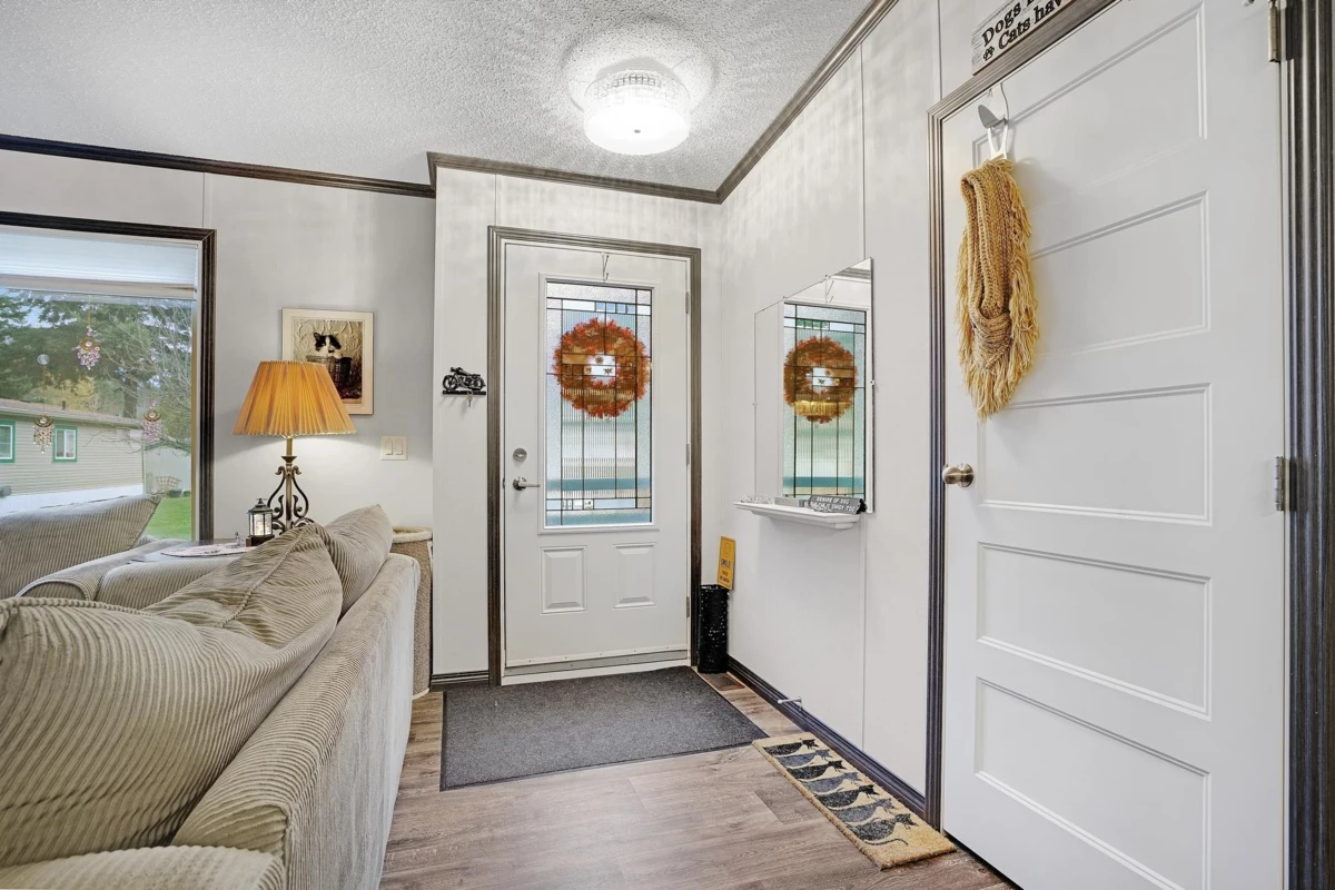 Living Room Photo of 5 63071 Flood Hope Road, Hope, BC