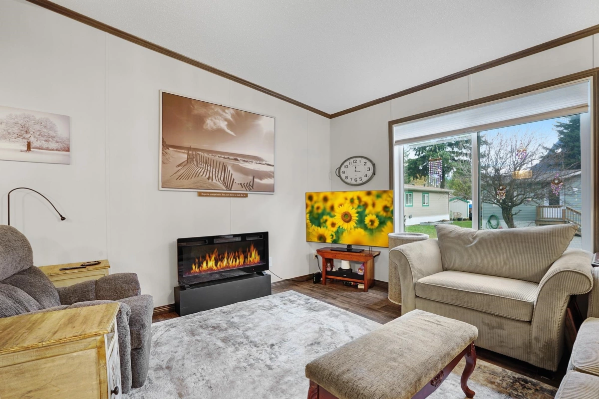Primary Bathroom Photo of 5 63071 Flood Hope Road, Hope, BC