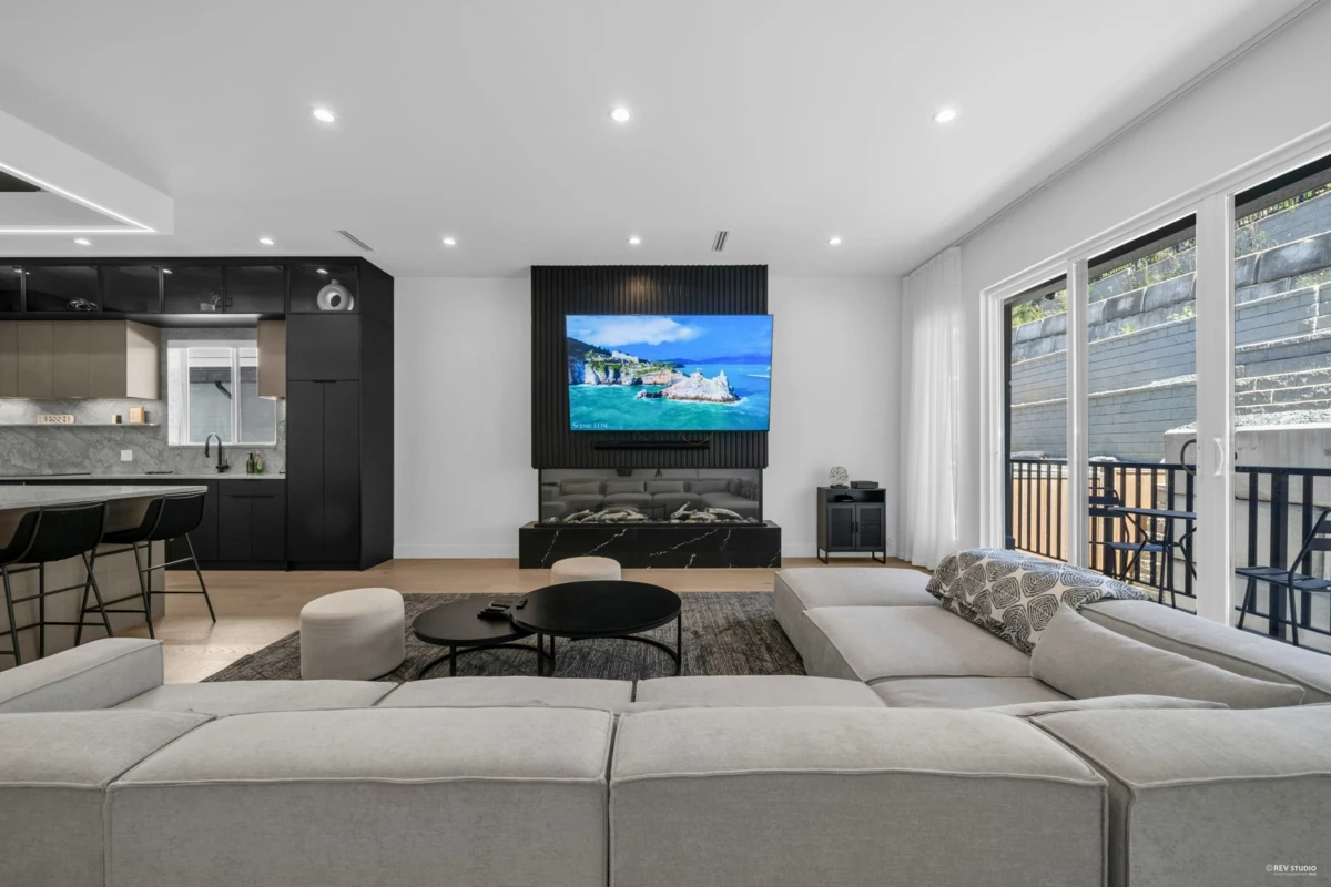 Basement Recreation Room Photo of 11344 River Road, Surrey, BC