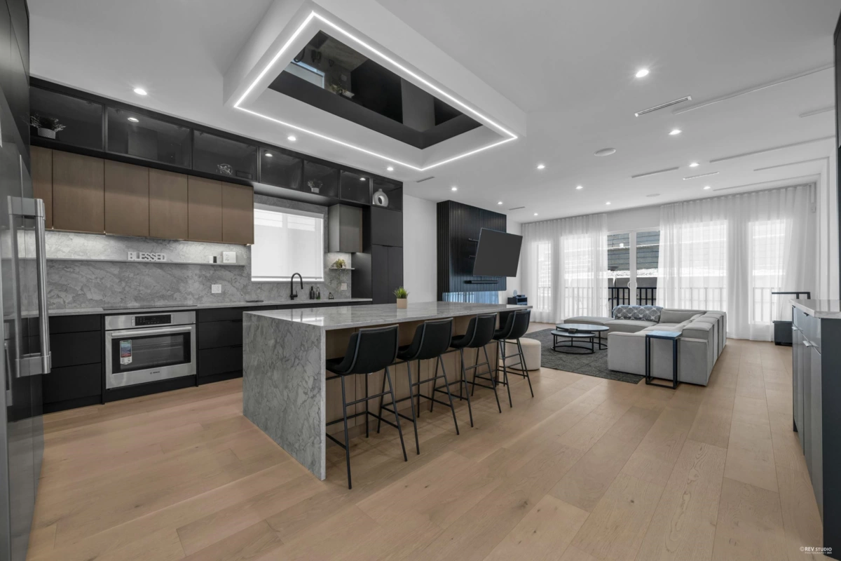 Walk-In Closet Photo of 11344 River Road, Surrey, BC