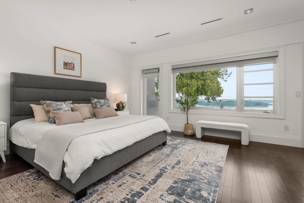 Breakfast Nook Photo of 1265 Queens Avenue, West Vancouver, BC