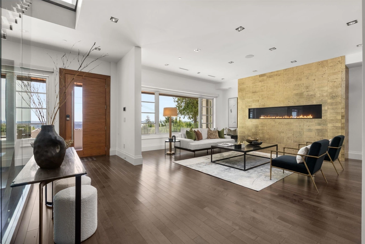 Dining Area Photo of 1265 Queens Avenue, West Vancouver, BC