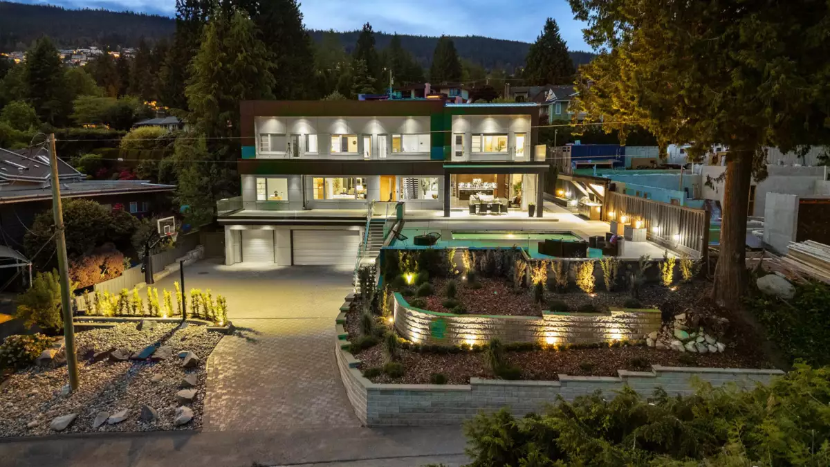 Fitness Center Photo Near 1265 Queens Avenue, West Vancouver, BC