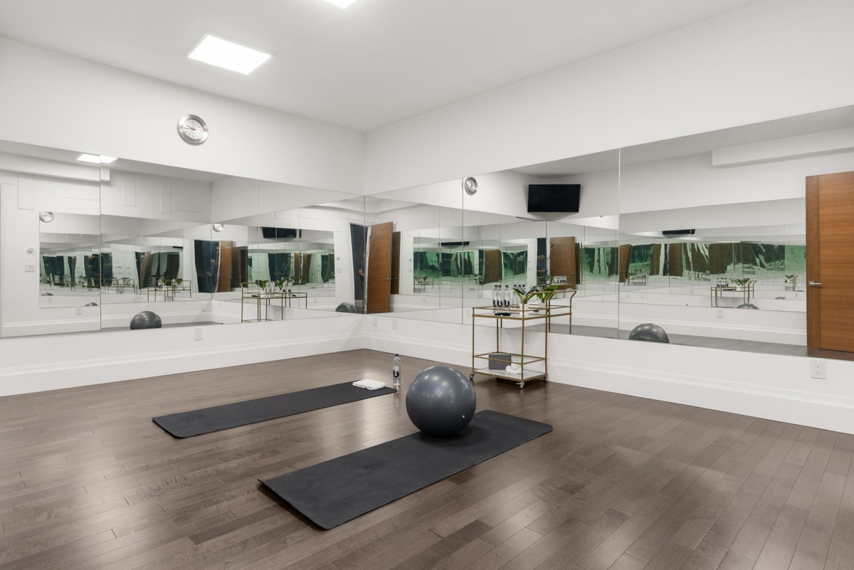 Guest Bathroom Photo of 1265 Queens Avenue, West Vancouver, BC